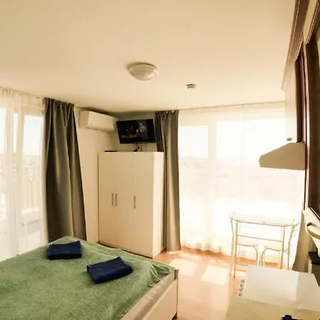 Daire William's - Second Cozy *